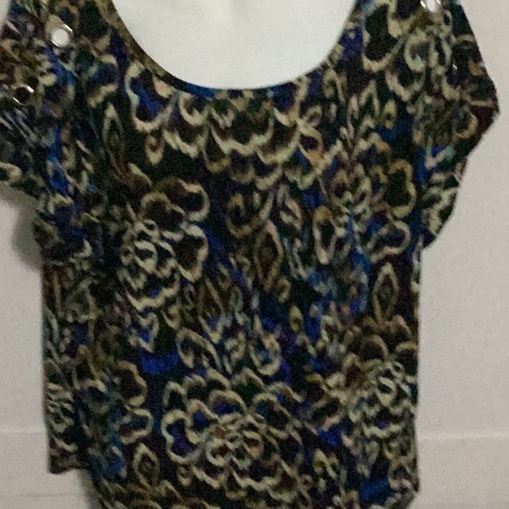Patterned Women's Top Size 1X Sweet Violet